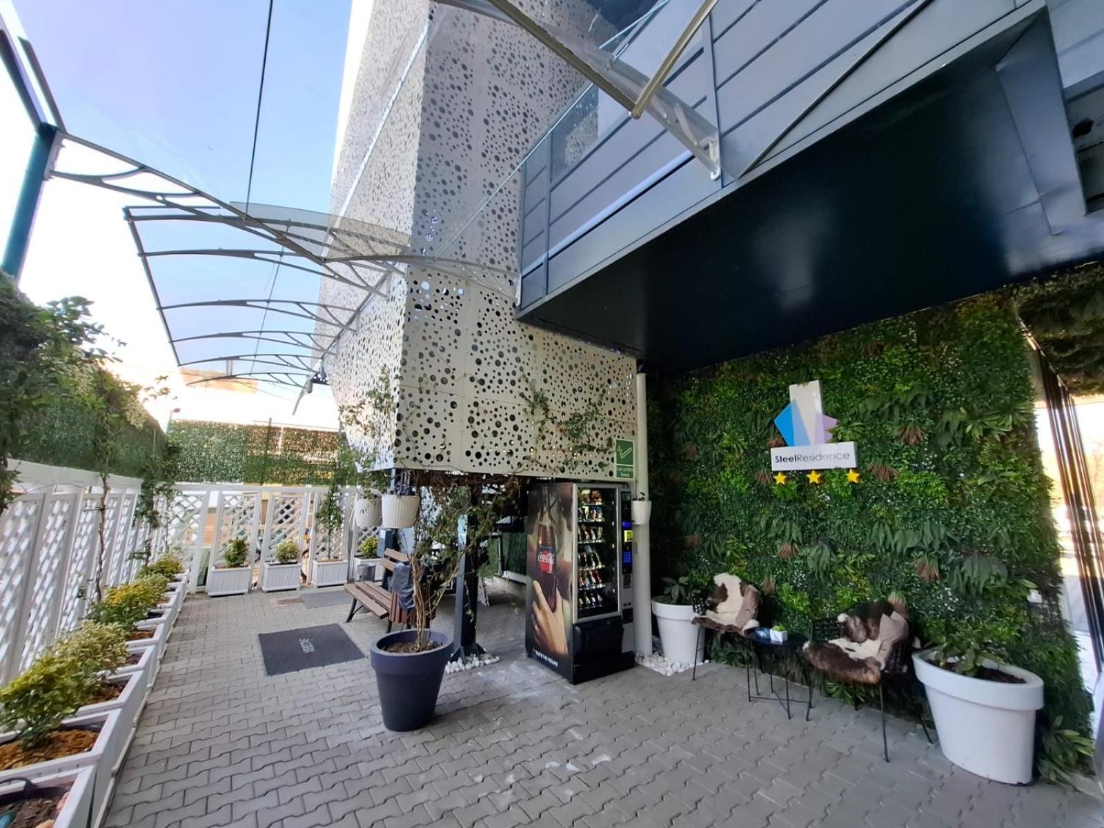 Apartments Steel Residence- Tesla Drive Experience Тимишоара Екстериор снимка