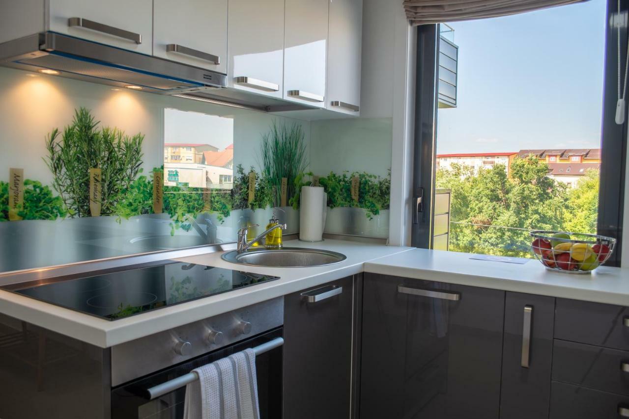 Apartments Steel Residence- Tesla Drive Experience Тимишоара Екстериор снимка